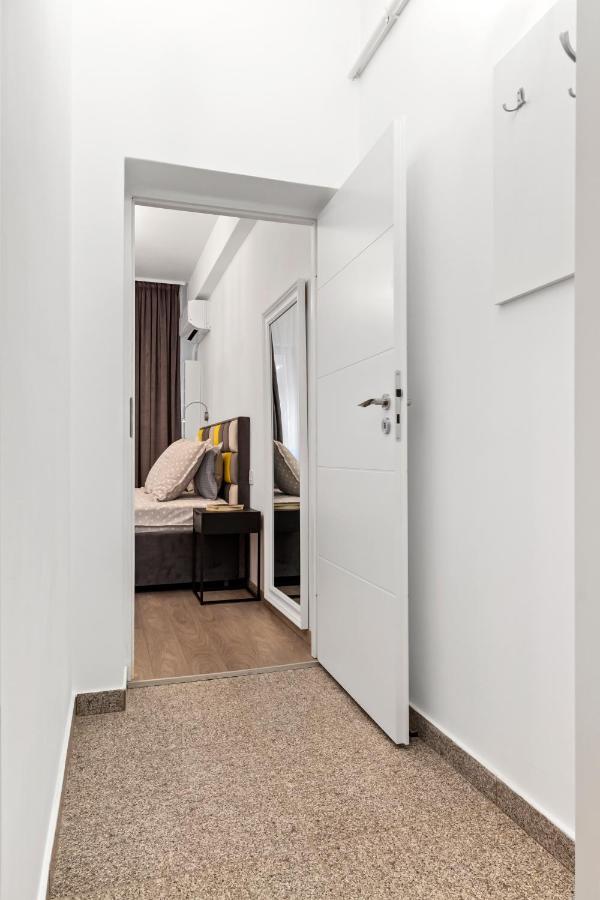 Brand New Studio - Old Town บูคาเรสต์ ภายนอก รูปภาพ